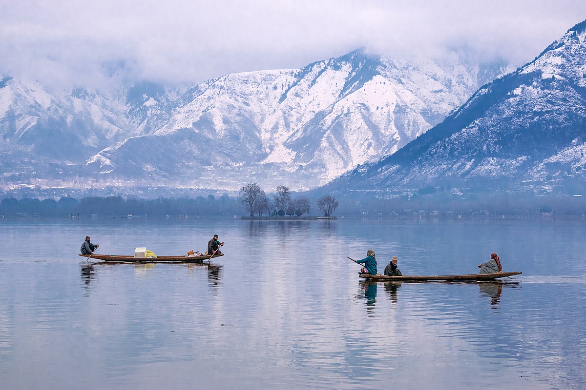 1646481080-1200px-Dal_Lake_Hazratbal_Srinagar.jpg
